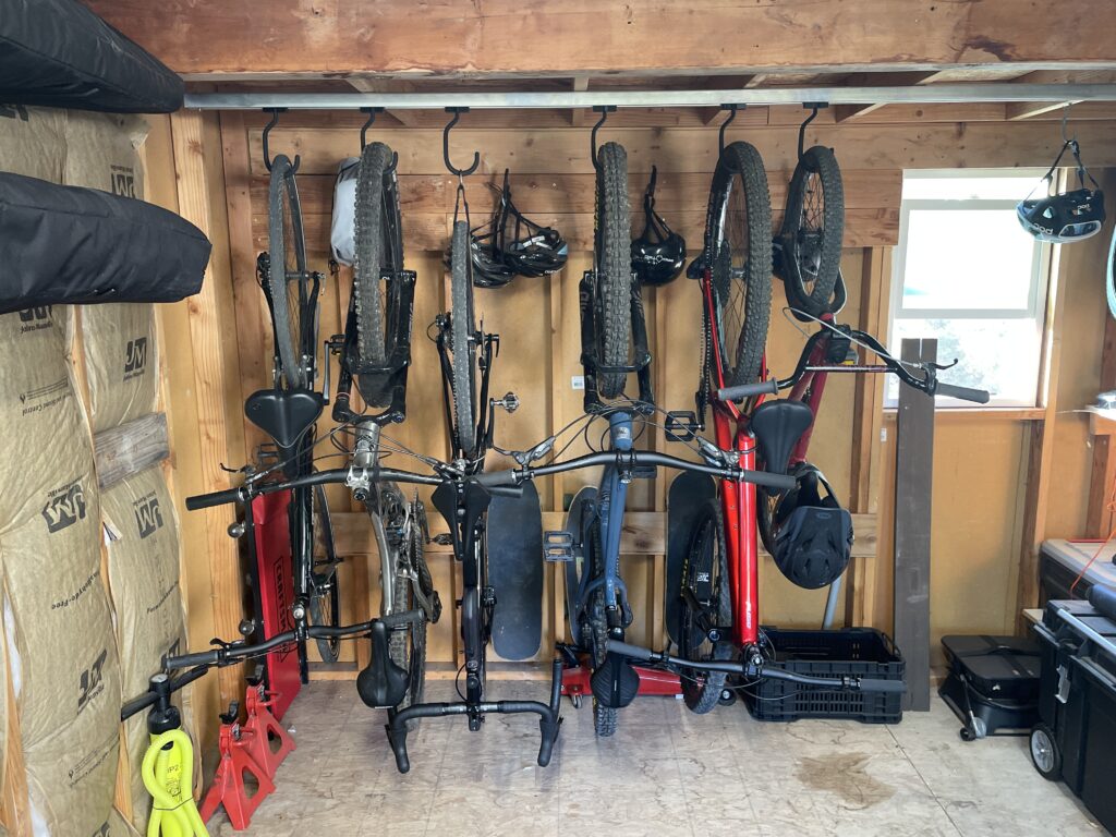 Single strut channel with large hooks  and hanging bikes